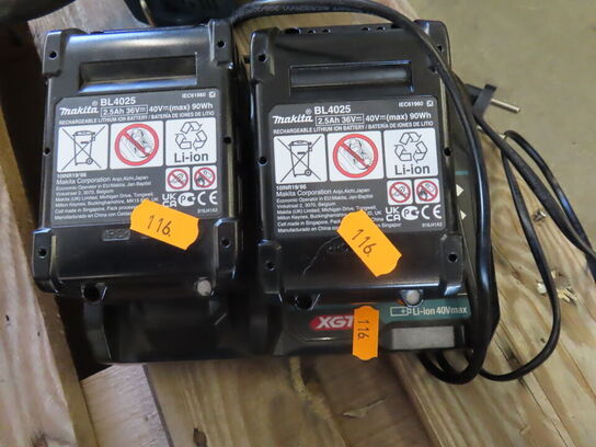Oplader og 2 40V batterier - MAKITA XGT BL4025