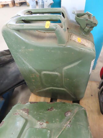 2 stk Jerrycans / Benzin dunke