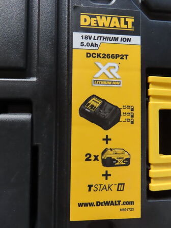 Værktøjssæt Skruemaskine og slagbormaskine DEWALT DCK266PT