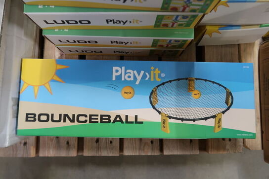 Bounceball game with 3 balls