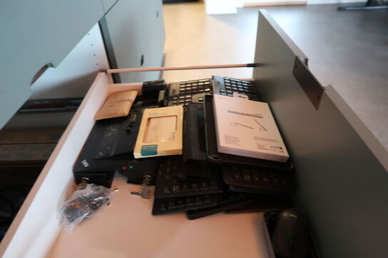 Div. IT-udstyr, kontorartikler samt julepynt