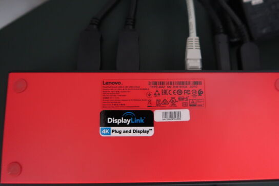 2 stk. computerskærme HP E233, dockingstation LENOVO Hybrid