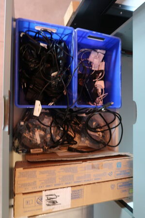 Div. IT-udstyr, kontorartikler samt julepynt