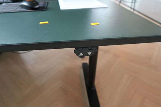 El. hæve/sænke skrivebord uden indhold med skuffemodul