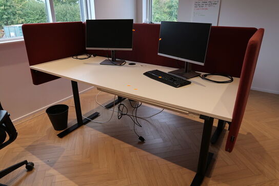 El. hæve/sænke skrivebord uden indhold med afskærmning