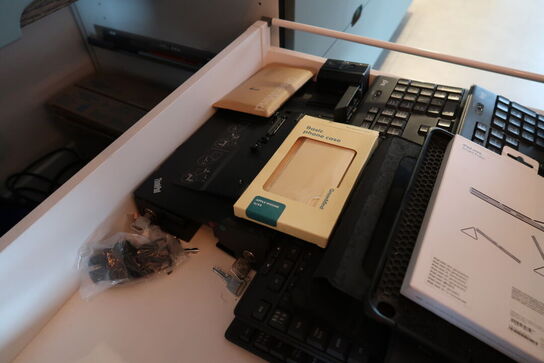 Div. IT-udstyr, kontorartikler samt julepynt