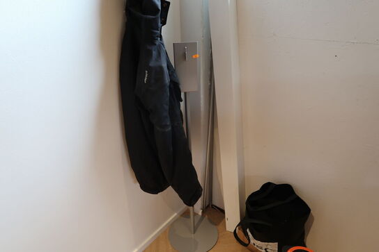 Knagerække samt stumtjener