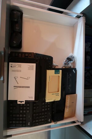 Div. IT-udstyr, kontorartikler samt julepynt