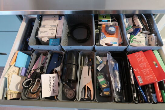 Div. IT-udstyr, kontorartikler samt julepynt