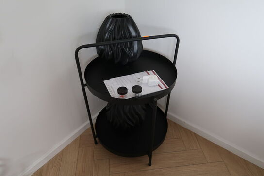 Sidebord med indhold samt whiteboard