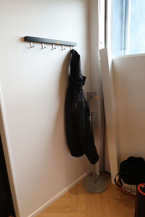 Knagerække samt stumtjener