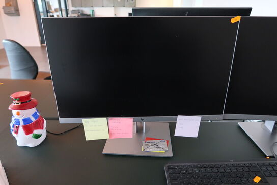 2 stk. computerskærme HP E233 med dockingstation LENOVO Thinkpad Hybrid m.m.