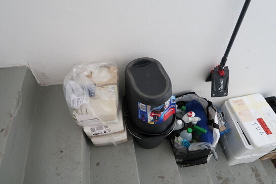 Div. Rengøringsartikler, julepynt m.m.