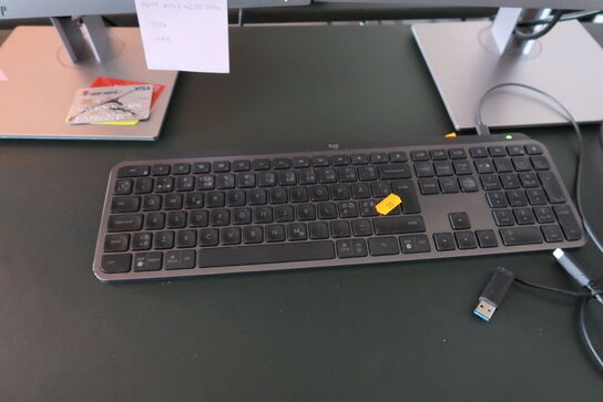 2 stk. computerskærme HP E233 med dockingstation LENOVO Thinkpad Hybrid m.m.