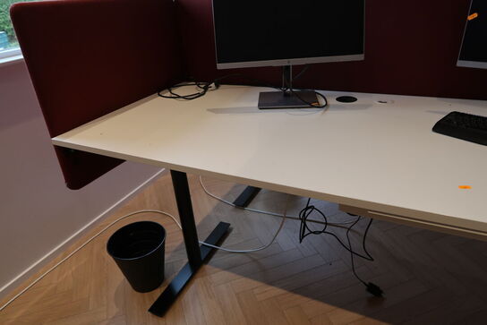 El. hæve/sænke skrivebord uden indhold med afskærmning