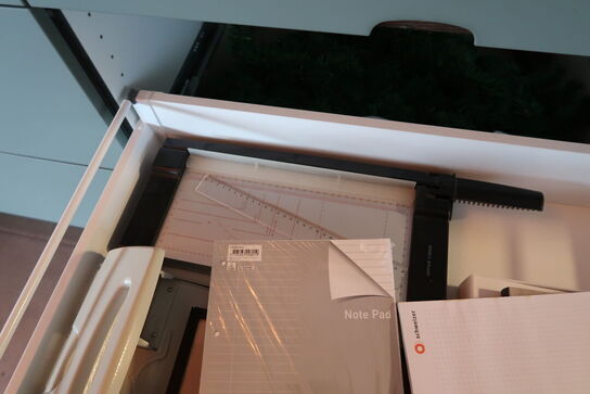 Div. IT-udstyr, kontorartikler samt julepynt