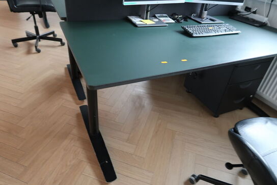 El. hæve/sænke skrivebord uden indhold med skuffemodul