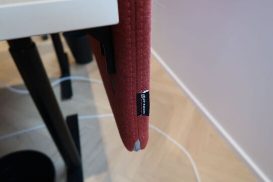 El. hæve/sænke skrivebord uden indhold med afskærmning samt skuffemodul