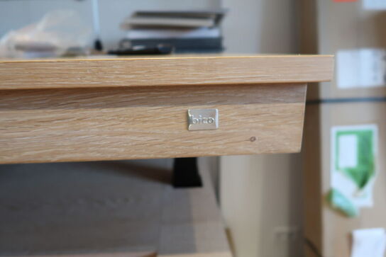 El. hæve/sænke skrivebord BICO med skabsarrangement m.m.