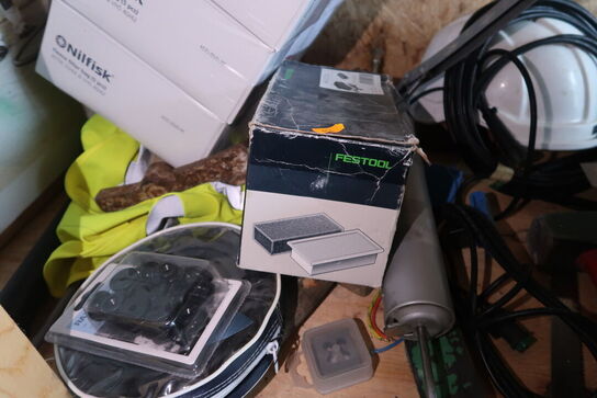 Div. Støvsugerposer NILFISK, samt faldsikringsudstyr m.m.