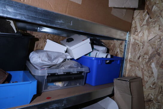 4 stk. lagerreoler med div. Varelager og værktøj