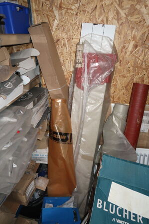 4 stk. lagerreoler med div. Varelager og værktøj