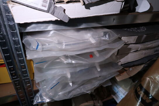 4 stk. lagerreoler med div. Varelager og værktøj