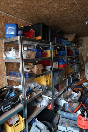 4 stk. lagerreoler med div. Varelager og værktøj