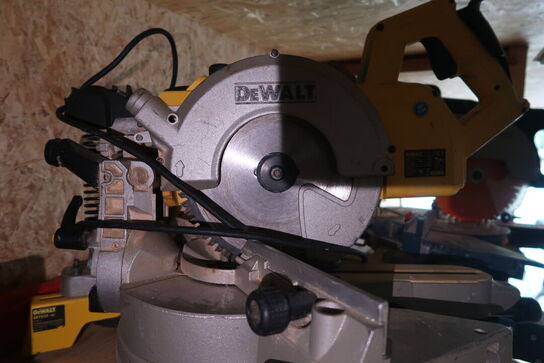 Kap/geringssav DEWALT DW777-QS