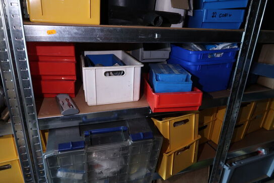 4 stk. lagerreoler med div. Varelager og værktøj