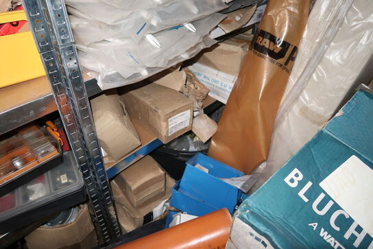 4 stk. lagerreoler med div. Varelager og værktøj