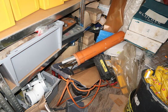 4 stk. lagerreoler med div. Varelager og værktøj