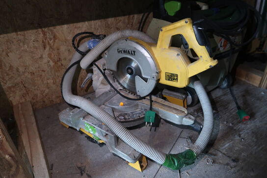 Kap/geringssav DEWALT DW777-QS