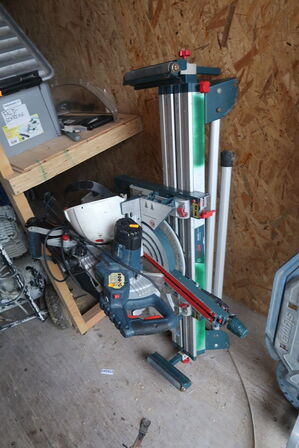 Kap/geringssav BOSCH GCM 8 SJL Professional med bord