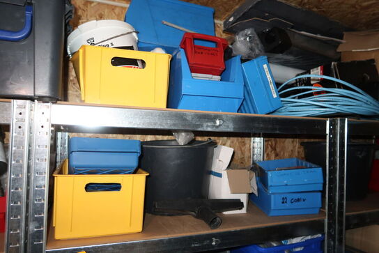 4 stk. lagerreoler med div. Varelager og værktøj