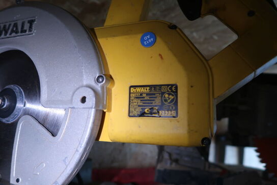 Kap/geringssav DEWALT DW777-QS