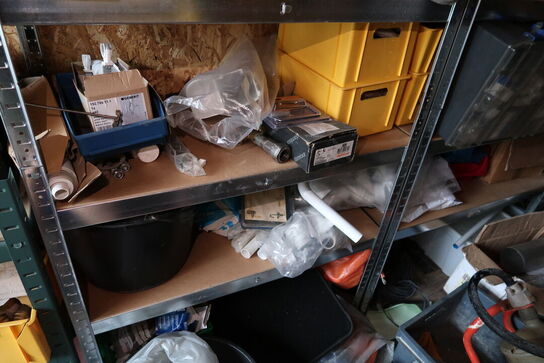 4 stk. lagerreoler med div. Varelager og værktøj