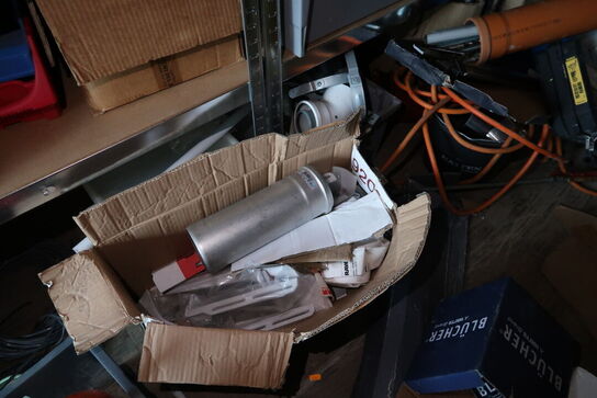 4 stk. lagerreoler med div. Varelager og værktøj