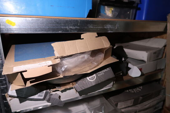 4 stk. lagerreoler med div. Varelager og værktøj