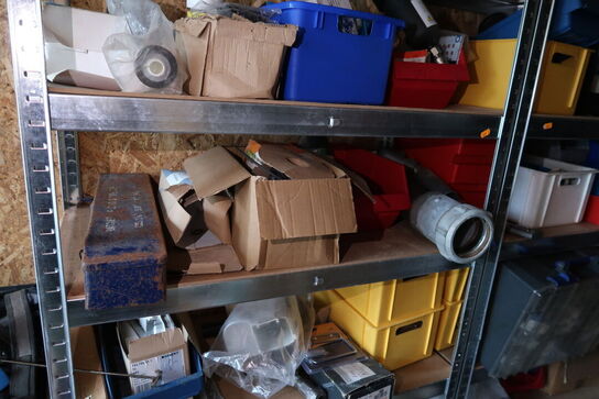 4 stk. lagerreoler med div. Varelager og værktøj