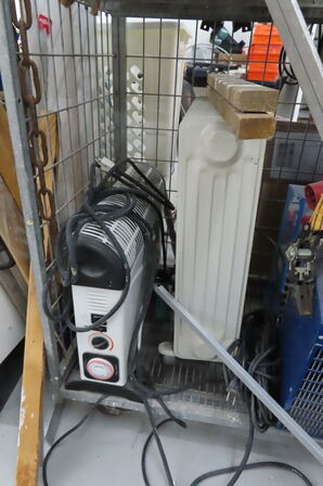 Indhold i bur af diverse blæsere + radiator 