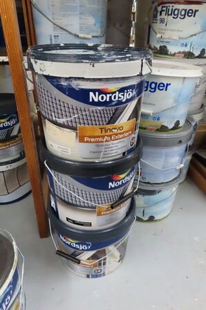 1 fag af diverse maling mv. 