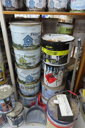 1 fag af diverse olier, maling mv.