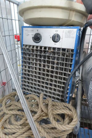 Indhold i bur af diverse blæsere + radiator 