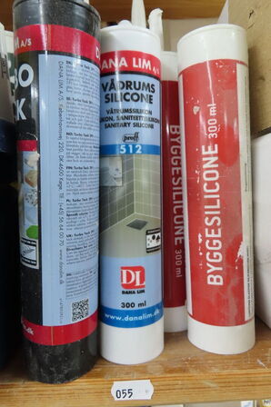 Indhold på 1 fag af diverse fugemasser mv. 