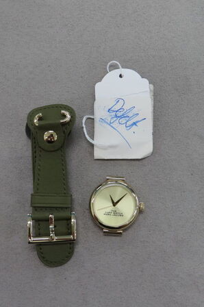 The Cuff Watch Markeret som Defekt