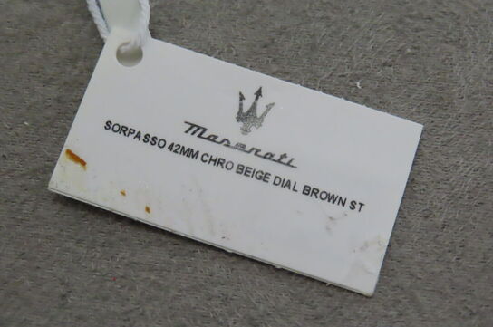 Maserati 42MM Chronograph med Beige Skive og Brun Rem