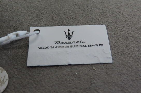 Maserati Velocita 43mm Ur med Bla Skive og Gulddetaljer