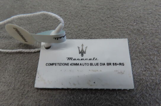 Maserati ur med tofarvet lænke og blå urskive