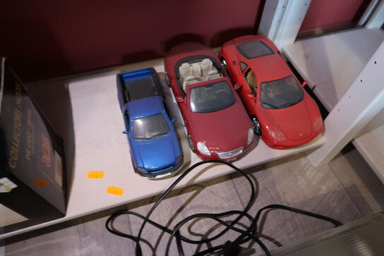 Legetøjstraktor AGRITEC samt 3 stk. legetøjsbiler